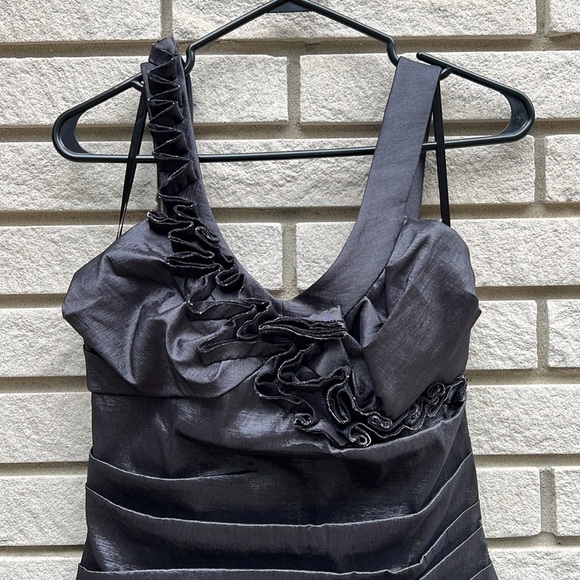 MAX and Cleo Metallic Pleated Floral Detail Dress Sz 8 - Picture 2 of 11